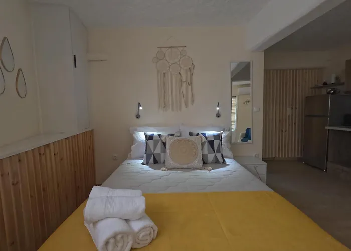 Almyra Lejlighed Finikounta
